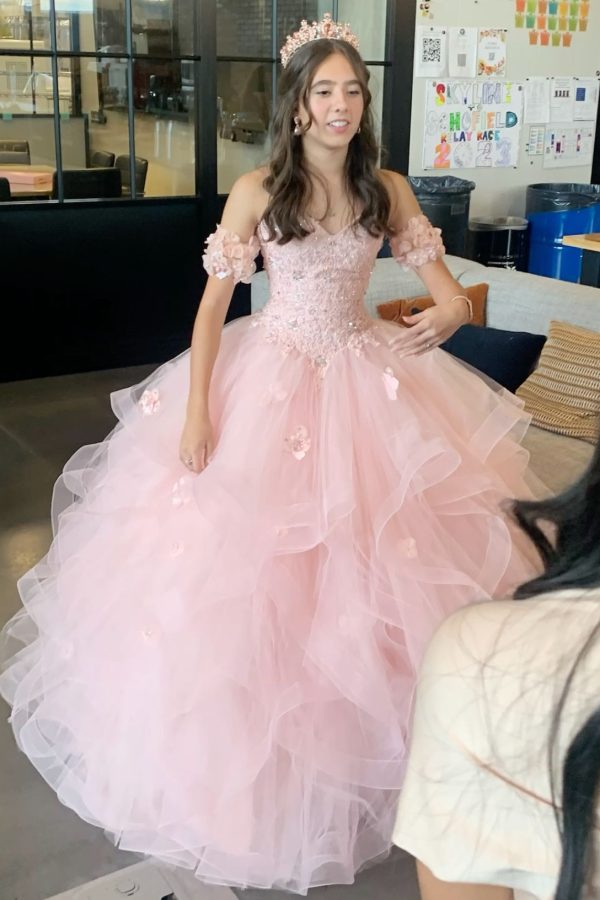 Розовое Бальное Платье Из Тюля С Вырезом «Сердечко», Украшенное Аппликацией, Для Празднования 16-Летия.