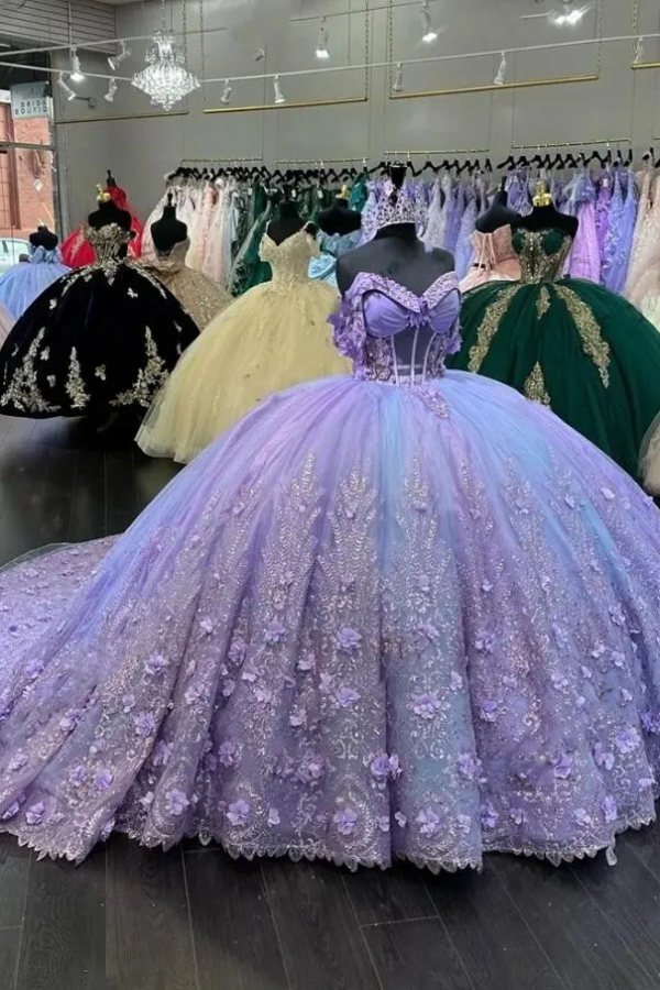 Фиолетовое Бальное Платье Для Кинсеаньеры С Вырезом «Сердечко», Украшенное Бисером, Аппликациями, Корсетом И Объемными Цветами.